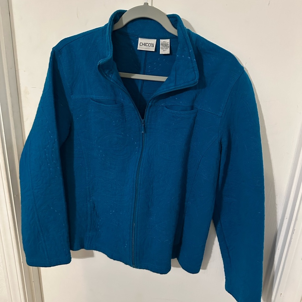 Chico’s Size 1 Blue Textured Quilted Zip Jacket Cotton Embroidered Womens